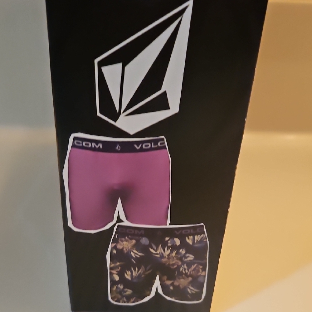 Volcom Multi-Color Boxer Briefs 4 Pack Size Medium - Picture 9 of 10